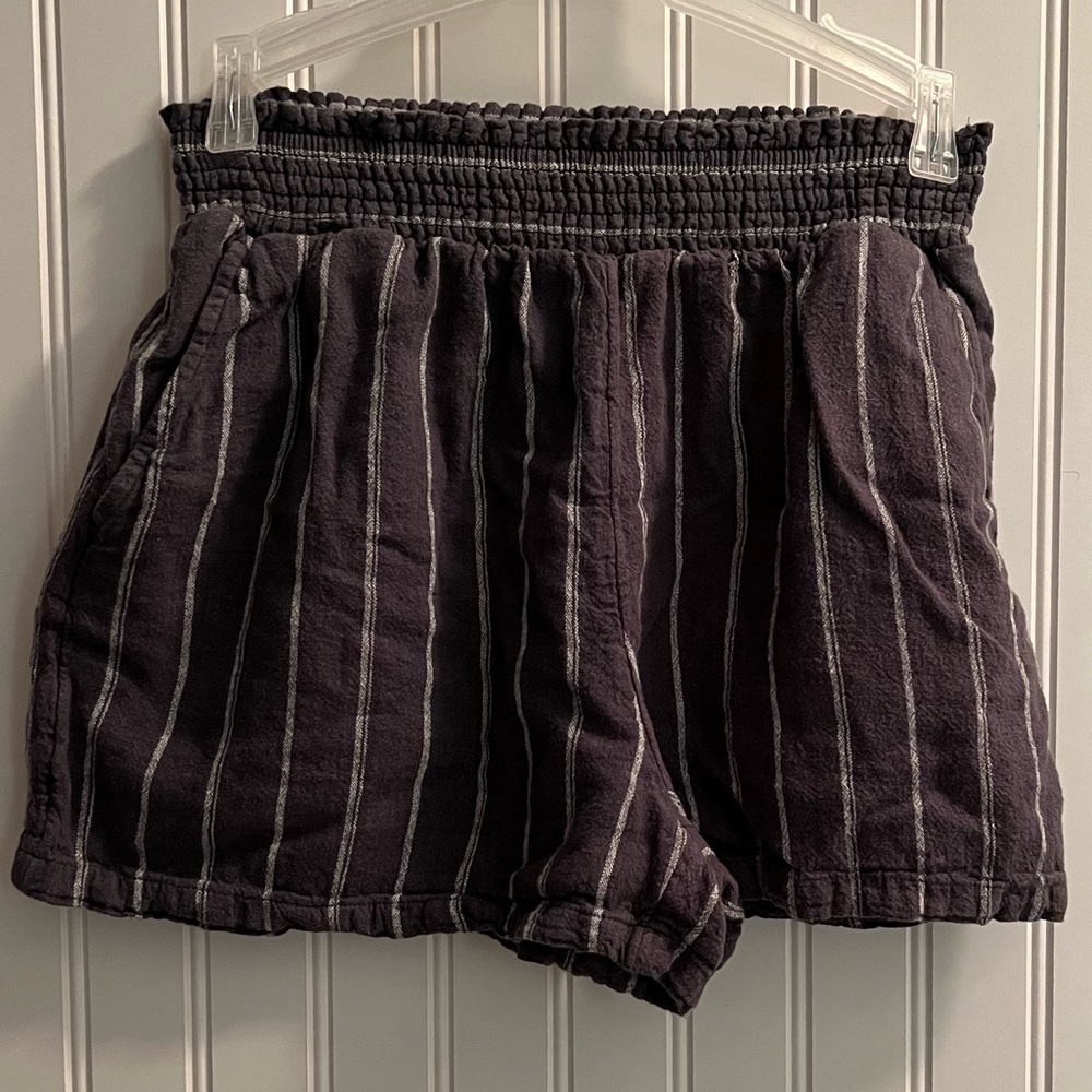 Universal Thread Gray Stripped Shorts